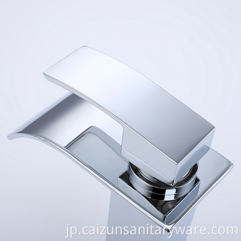 Single Hole Desk Mounted Basin Faucet